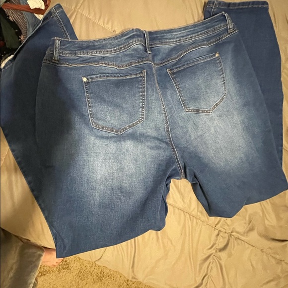 Cato Women’s Stretchy Bootcut Jeans - Picture 4 of 5